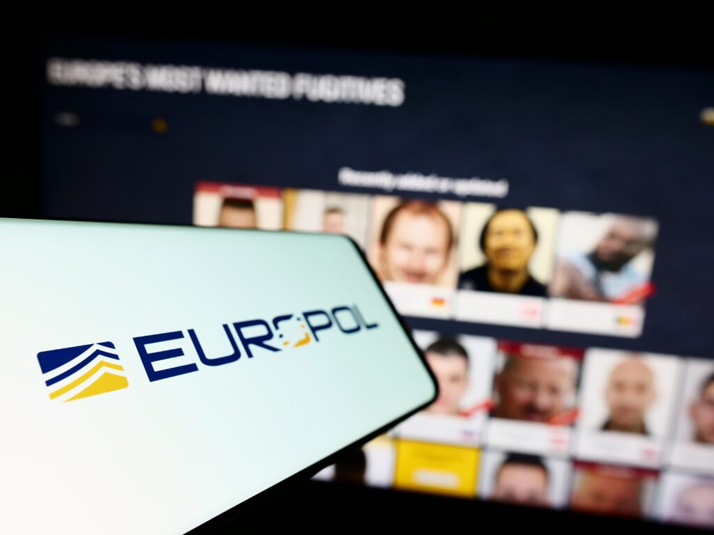 Europol
Hacker
Policie

